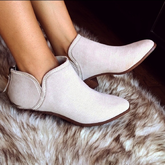 📣LAST PAIR//The Indiana// Oatmeal ankle bootie - Picture 3 of 4